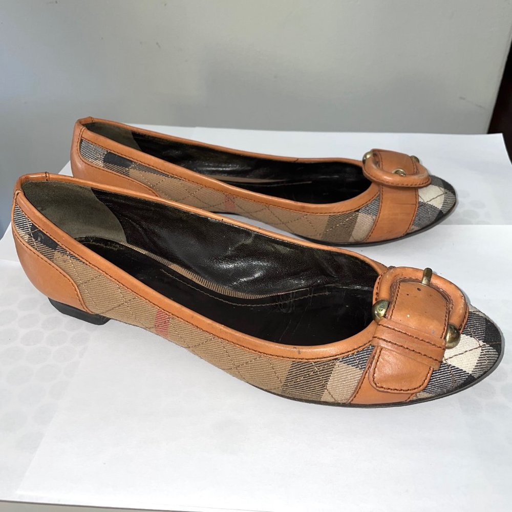 Burberry Quilted Check Buckle Flat - Picture 4 of 16
